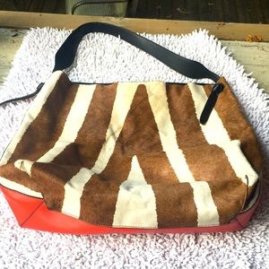 Cowhide and leather shoulder bag in brown, white and red
